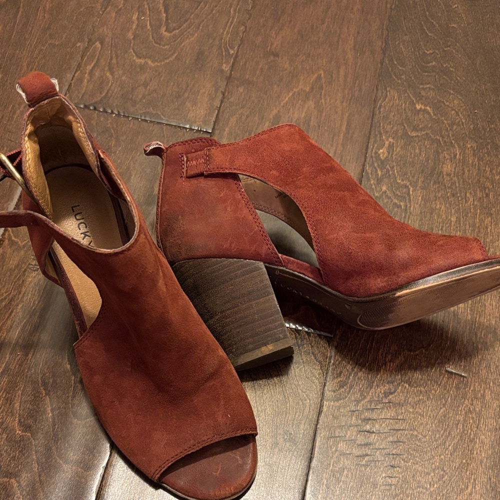 Lucky Brand Women's Rust Suede Cutout Peep-Toe Block Heel Sandals.sz 6